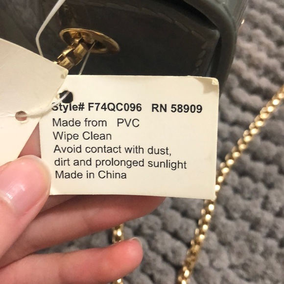 SMALL SHINY GRAY HANDBAG ONE SLOT AND CLOSING CLIP - Picture 8 of 11